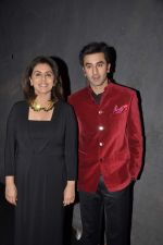 Ranbir Kapoor and Neetu Singh on the sets of KBC in Mumbai on 7th Sept 2013 (42).JPG